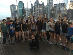 Explore NYC and cook! On the Brooklyn Bridge with campusNYC